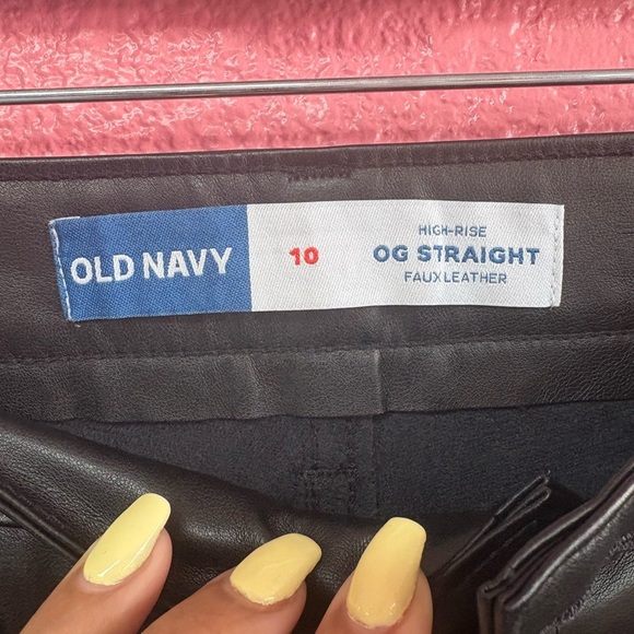 Old Navy Black Cropped Faux Leather Pants - Picture 3 of 4